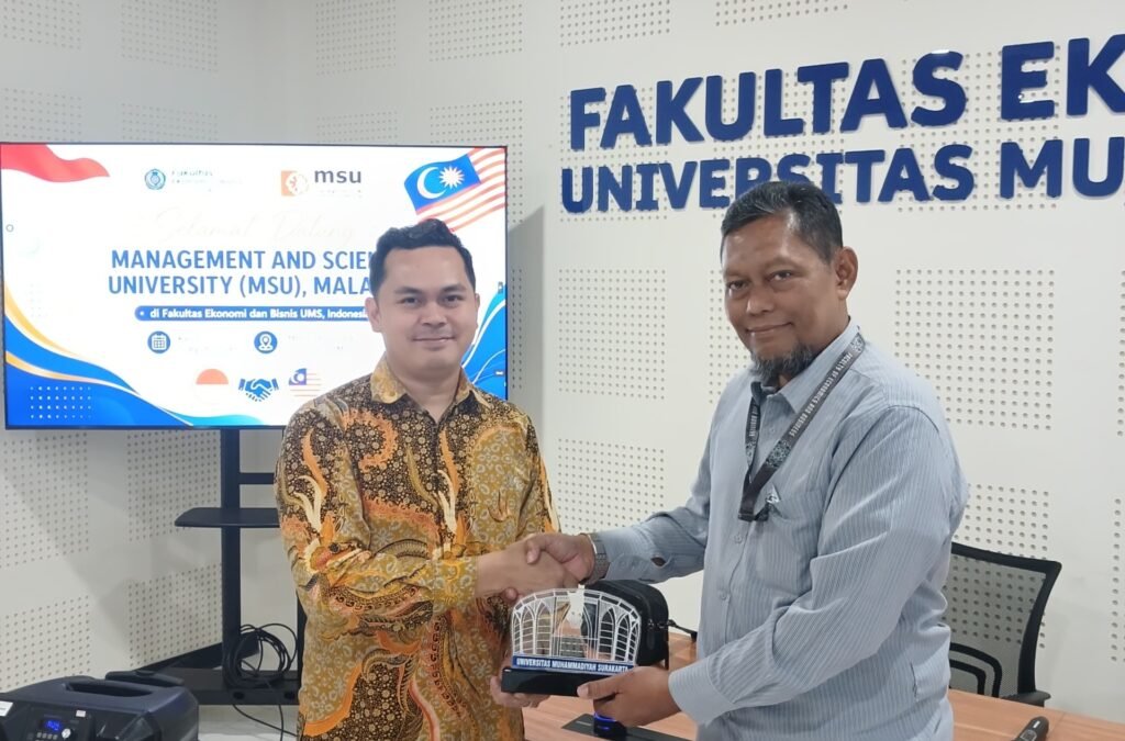 Fakultas Ekonomi dan Bisnis (FEB) Universitas Muhammadiyah Surakarta (UMS) memperkuat jejaring internasional melalui kunjungan perwakilan Management & Science University (MSU) Malaysia, Kamis (13/8/2026). Pertemuan di Meeting Room Lantai 4 Gedung FEB UMS tersebut membahas peluang kerja sama pendidikan, penelitian, dan internasionalisasi perguruan tinggi.