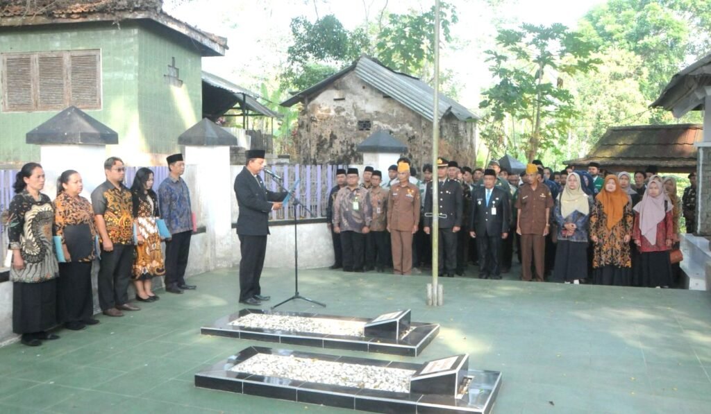 Bukan Sekadar Ziarah, Ini yang Dipetik Mahasiswa UMS dari Jejak Prof. R. Soeharso