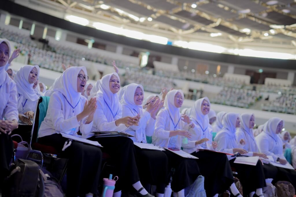 Kemeriahan Masa Ta’aruf Penerimaan Mahasiswa Baru (Masta PMB) Universitas Muhammadiyah Surakarta (UMS) di Gedung Edutorium KH Ahmad Dahlan, Kamis (3/9/2026), tidak lepas dari kerja para Duta Masta yang mendampingi ribuan mahasiswa baru selama rangkaian kegiatan.