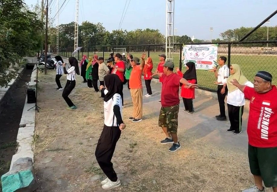 Mahasiswa PPG UMS Ciptakan “Senam Selaras”, Dorong Kebugaran dan Kesehatan Lansia Desa Pabelan