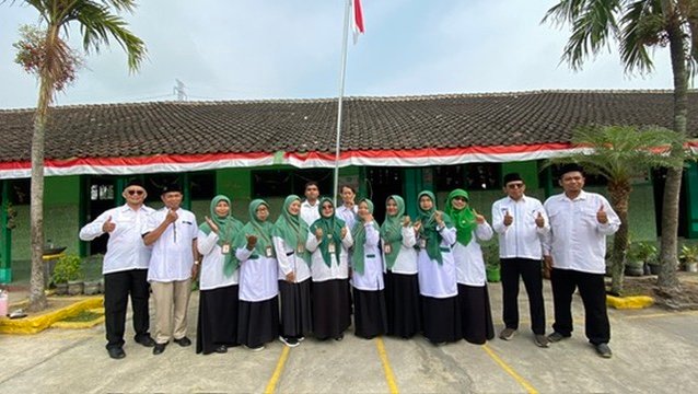 Fakultas Psikologi Universitas Muhammadiyah Surakarta (UMS) memberikan edukasi literasi digital kepada siswa Madrasah Ibtidaiyah Muhammadiyah (MIM) Luwang, Kecamatan Gatak, Kabupaten Sukoharjo.