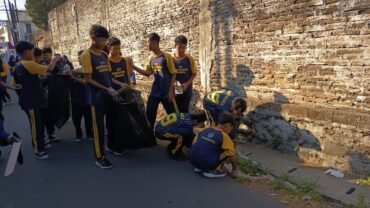Tanamkan Peduli Lingkungan, Siswa MTs Muhammadiyah Solo Praktik Pilah Sampah