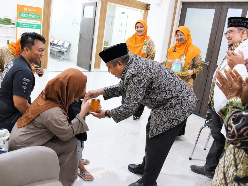 RS PKU Muhammadiyah Surakarta resmi membuka Priority Floor bertepatan dengan Hari Pelanggan Nasional, Jumat (4/9/2026). Layanan baru tersebut dirancang untuk memberikan pengalaman berobat yang lebih cepat, nyaman, aman, personal, sekaligus menjaga privasi pasien.
