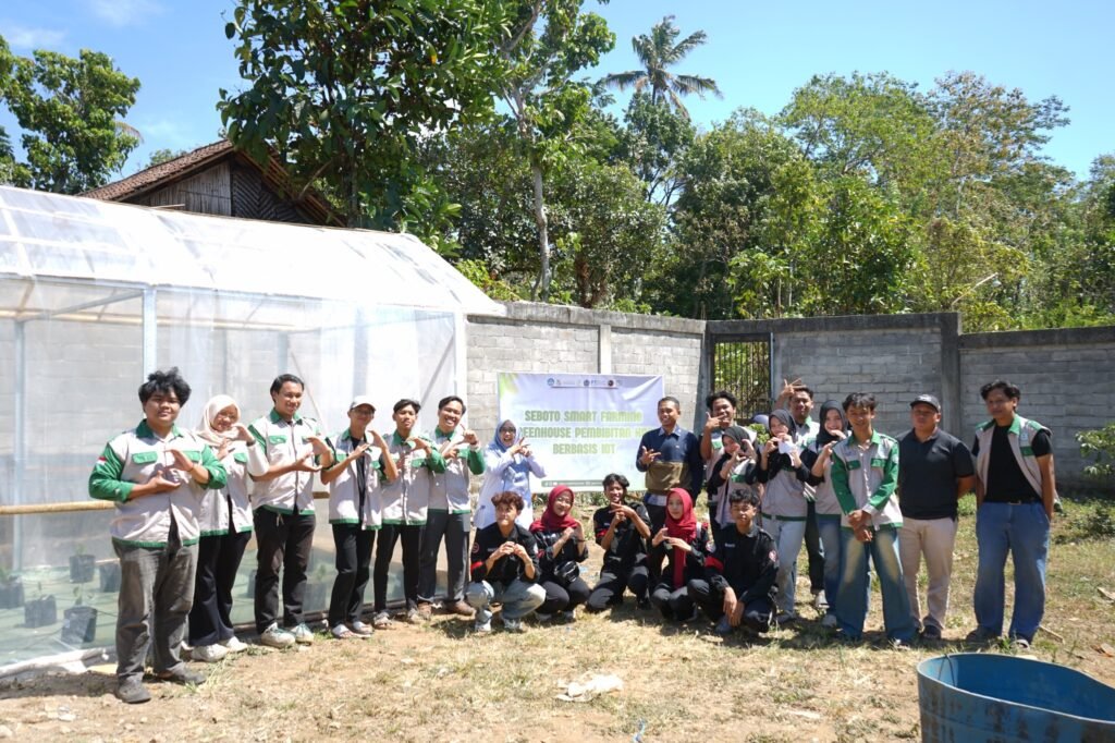 Program Penguatan Kapasitas Organisasi Kemahasiswaan (PPK Ormawa) Himpunan Mahasiswa Program Studi Pendidikan Teknik Informatika (HMP PTI) Universitas Muhammadiyah Surakarta (UMS) menjalani Monitoring dan Evaluasi (Monev) Perguruan Tinggi untuk program Seboto Smart Farming di Desa Seboto, Kecamatan Ampel, Boyolali.