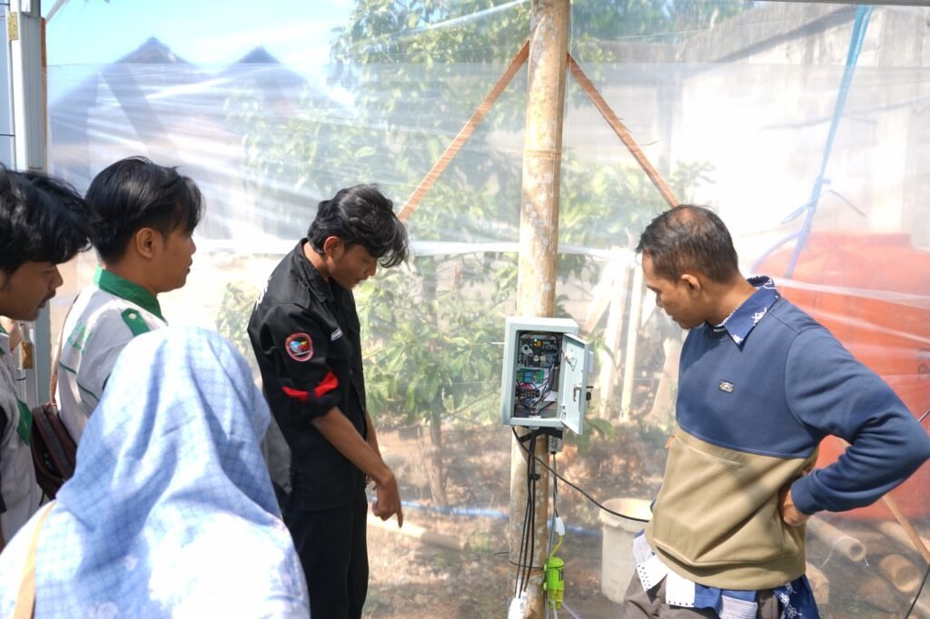 Seboto Smart Farming UMS Masuk Tahap Monev, Teknologi IoT Pertanian Ditinjau