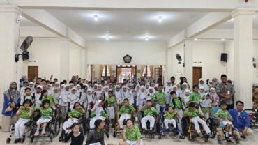 Outing Class ke YPAC, Murid Kelas IV SD Muhammadiyah PK Solo Semai Empati
