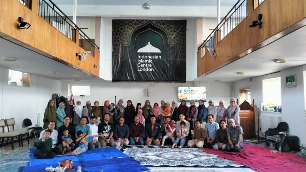 Universitas Muhammadiyah Surakarta (UMS) menjalin kerja sama dengan Pimpinan Cabang Istimewa Muhammadiyah (PCIM) Britania Raya dan Irlandia melalui penandatanganan nota kesepahaman atau Memorandum of Understanding (MoU). Kesepakatan tersebut ditandatangani dalam rangkaian Hari Bermuhammadiyah Gembira ke-1 di Indonesian Islamic Centre London, Neasden, Sabtu (19/9/2026).