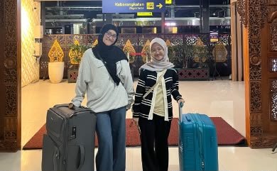 Dua mahasiswa Program Studi Akuntansi Fakultas Ekonomi dan Bisnis (FEB) Universitas Muhammadiyah Surakarta (UMS), Weny Anggelina Setya Ningrum dan Vika Yulvani, mendapatkan pengalaman belajar lintas negara melalui program student exchange di Millat Umidi University, Uzbekistan.