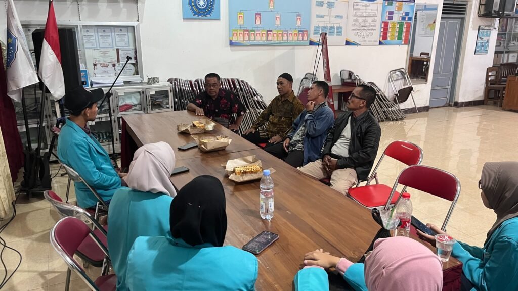 IMM FKIP UMS Gandeng Warga Susun SOP Peringatan Dini Banjir di Desa Carikan
