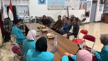IMM FKIP UMS Gandeng Warga Susun SOP Peringatan Dini Banjir di Desa Carikan