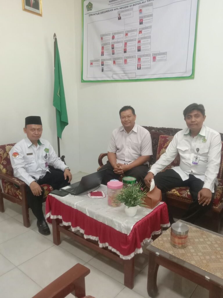 Perkuat Jejaring Pendidikan, PCM Karanggede Kunjungi MTsN 13 Boyolali