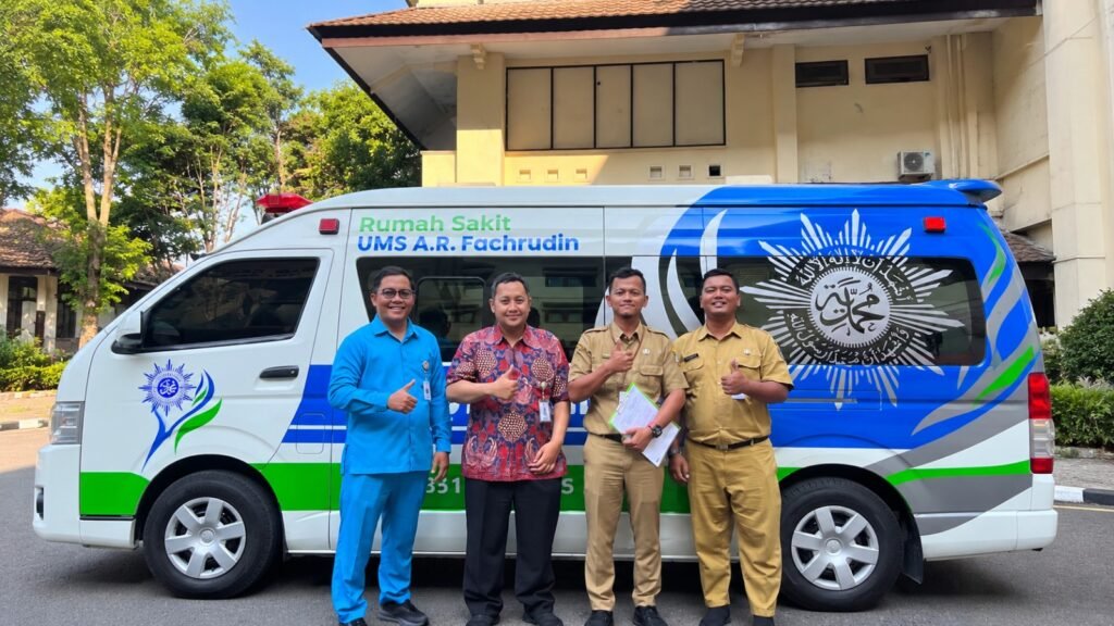 Rumah Sakit UMS A.R. Fachrudin mengajukan verifikasi rekomendasi Ambulans Gawat Darurat kepada Dinas Kesehatan Kota Solo, Senin (19/10/2026). Langkah ini dilakukan untuk memastikan kesiapan sarana transportasi medis, kelengkapan peralatan, dan dukungan sumber daya manusia dalam menunjang pelayanan kegawatdaruratan.