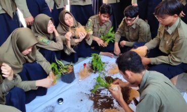Belajar Ekonomi Hijau, Siswa SMA Muhammadiyah PK Kottabarat Ikuti Workshop Ecopreneurship