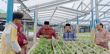Kepala Kemenag Surakarta Kunjungi MA Muhammadiyah, Apresiasi Pelaksanaan TKA Perdana