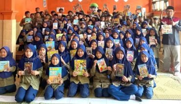 SD Muhammadiyah 14 Danukusuman Peringati Hari Santri dan Bulan Bahasa 2026 dengan Membaca Bersama