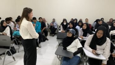 Dosen University of Gothenburg Swedia Berbagi Inovasi AI di UMS