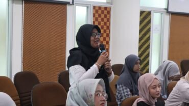Kuliah Umum Pendidikan Matematika UMS Bahas Tantangan AI