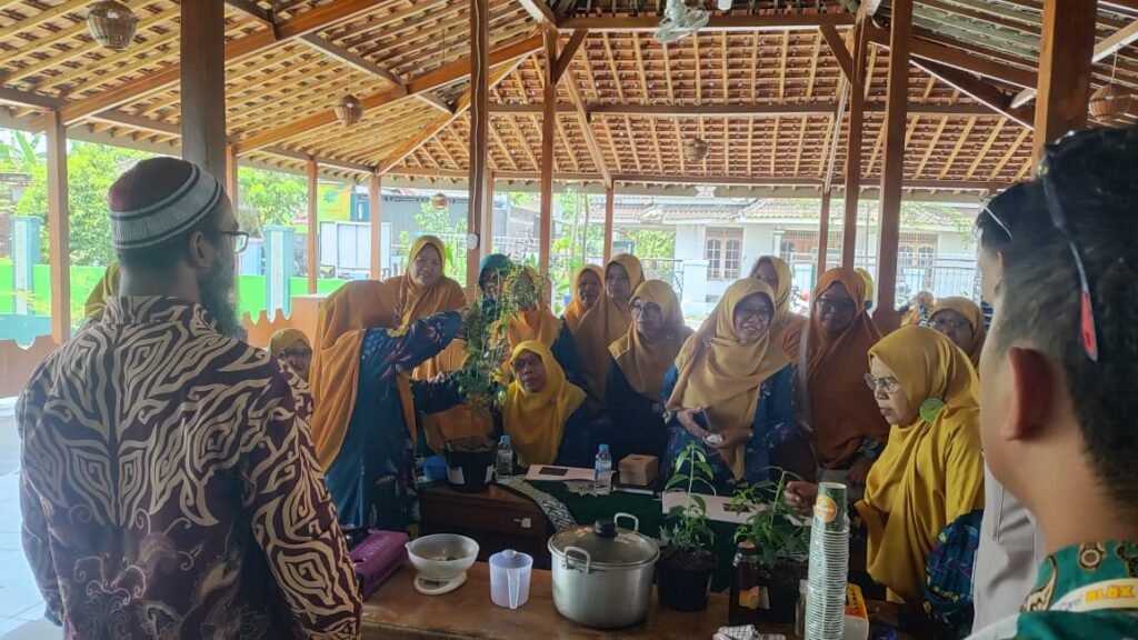 UMS Hadirkan Pakar Bangladesh dalam Pelatihan Herbal di Gatak