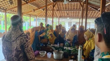 UMS Hadirkan Pakar Bangladesh dalam Pelatihan Herbal di Gatak