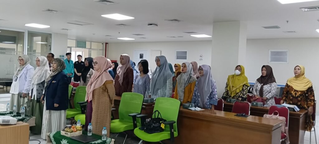 Fakultas Kedokteran (FK) Universitas Muhammadiyah Surakarta (UMS) memperkuat kapasitas kader Posyandu di Kelurahan Karangasem, Kecamatan Laweyan, Solo, melalui program pengabdian kepada masyarakat berbasis pendekatan siklus hidup.