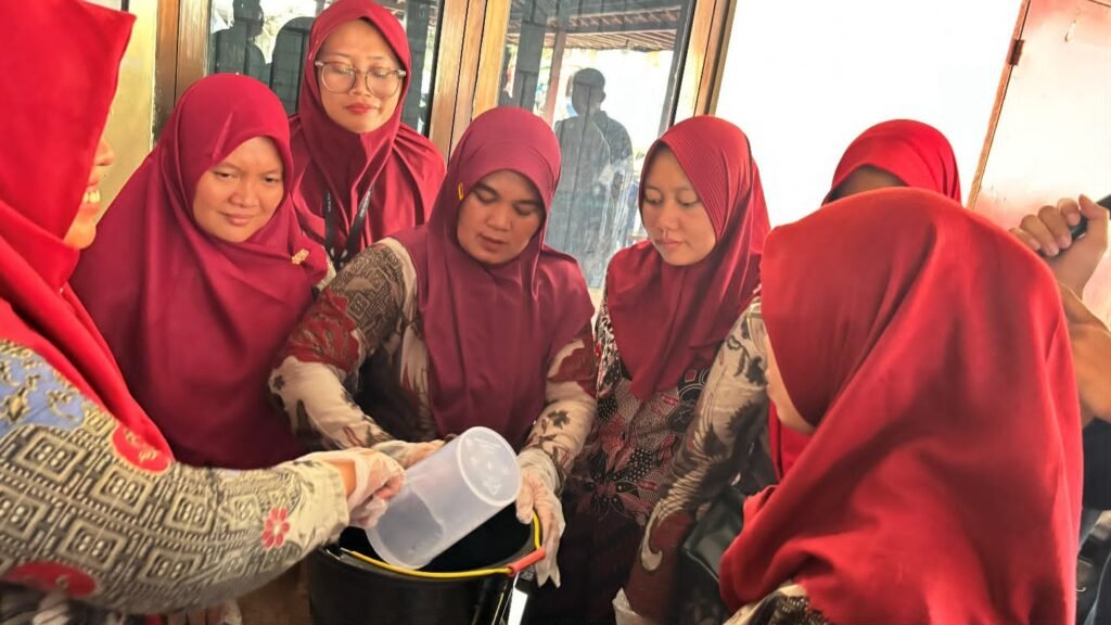 Mahasiswa UMS Ciptakan Sabun Telang-Sereh, Berdayakan Warga