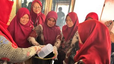 Mahasiswa UMS Ciptakan Sabun Telang-Sereh, Berdayakan Warga
