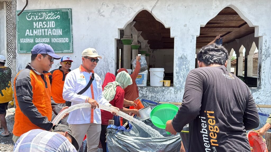 RS PKU Muhammadiyah Surakarta bersama Lazismu KL RS PKU Muhammadiyah Surakarta, PDAM Surakarta, dan sejumlah pihak menyalurkan bantuan air bersih bagi warga terdampak kekeringan di Kabupaten Boyolali, Sabtu (3/10/2026).