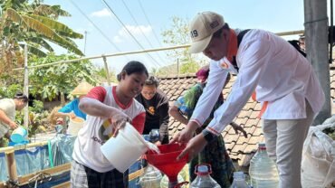 RS PKU Muhammadiyah Surakarta Salurkan 12 Tangki Air ke Boyolali