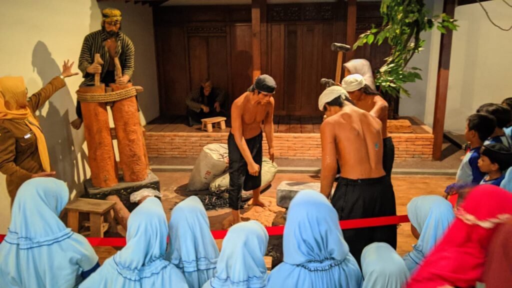 Menyusuri Jejak Tauhid dalam Keris, Siswa SD Maheska ke Museum