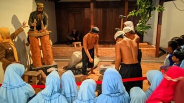 Menyusuri Jejak Tauhid dalam Keris, Siswa SD Maheska ke Museum