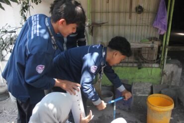 Mahasiswa Kesmas UMS Edukasi Warga Purwogondo soal Biopori