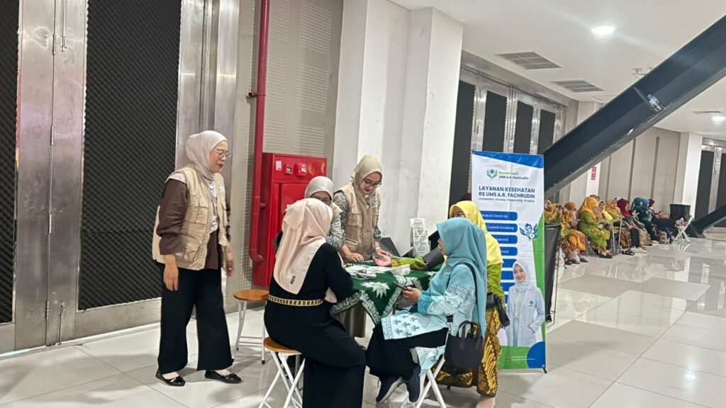 Rumah Sakit UMS A.R. Fachrudin menyiagakan tim medis untuk mendukung pelayanan kesehatan selama Tabligh Akbar Hari Jadi ke-68 Universitas Muhammadiyah Surakarta (UMS) di Edutorium KH Ahmad Dahlan UMS, Minggu (18/10/2026).