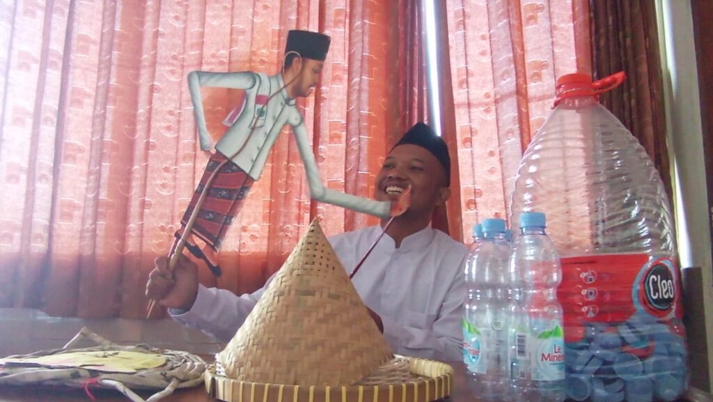 Wayang dari Sak Semen Jadi Media Edukasi Lingkungan di Solo