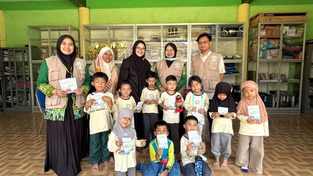 Rumah Sakit Universitas Muhammadiyah Surakarta (RS UMS) A.R. Fachrudin menggelar pemeriksaan kesehatan bagi sekitar 80 murid KB dan TK Alam Muhammadiyah Surya Mentari Solo pada Selasa-Rabu (13-14/10/2026).
