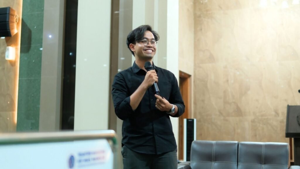 Pesantren Mahasiswa (PESMA) Internasional KH Mas Mansur Universitas Muhammadiyah Surakarta (UMS) membekali mahasantri dengan keterampilan berbicara di depan umum (public speaking) dan membangun citra diri (personal branding).