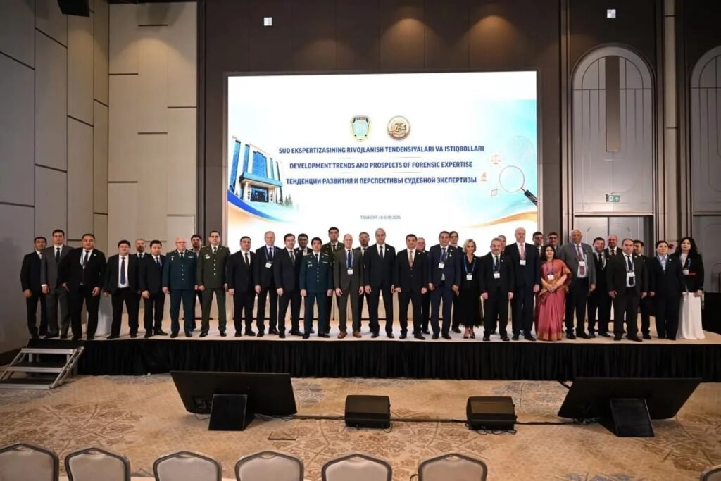 Guru Besar hukum tata negara Universitas Muhammadiyah Surakarta (UMS), Prof. Aidul Fitriciada Azhari, menjadi pembicara dalam konferensi internasional yang diselenggarakan Kementerian Kehakiman Republik Uzbekistan.