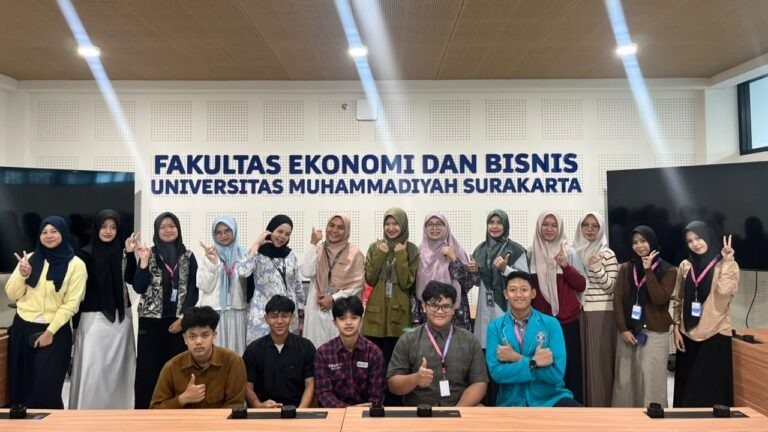 Sebanyak 23 siswa kelas XI SMA Muhammadiyah Program Khusus Kottabarat mengikuti program Sit In University di Fakultas Ekonomi dan Bisnis Universitas Muhammadiyah Surakarta (FEB UMS), 5–16 Oktober 2026.