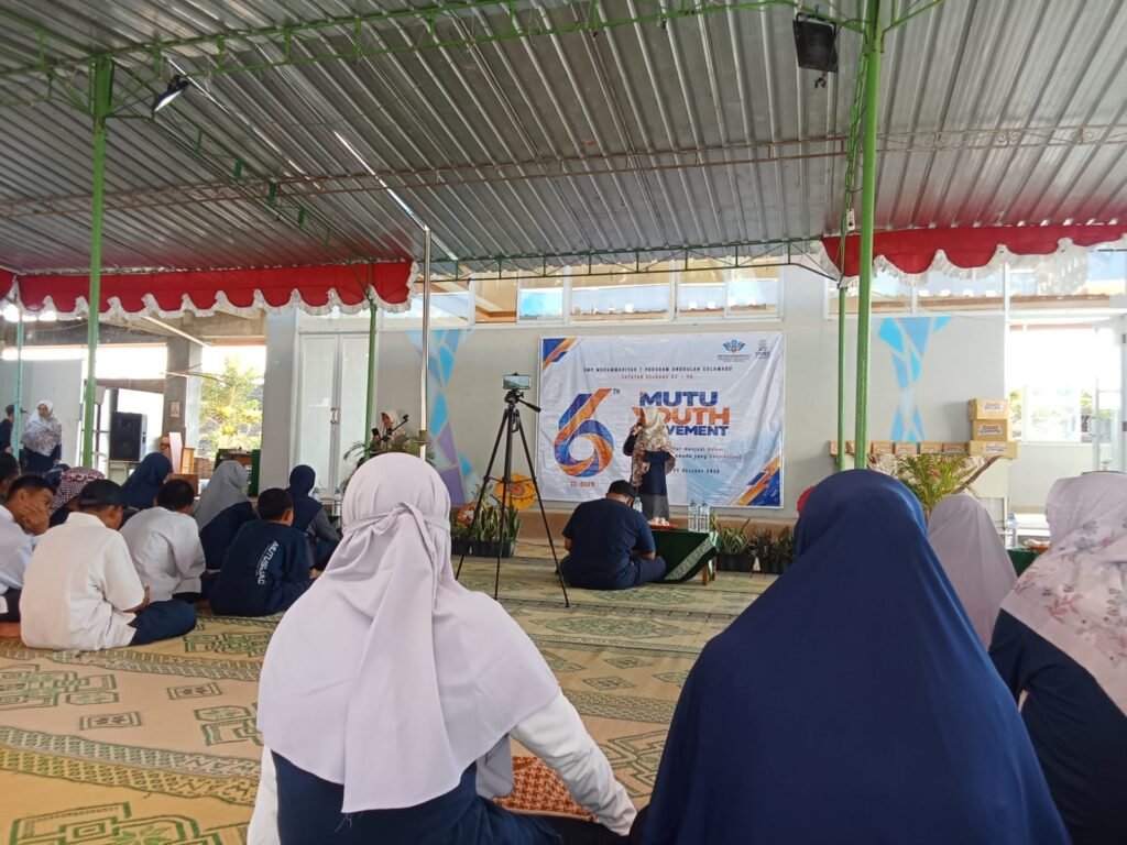 SMP Muhammadiyah 7 Program Unggulan Colomadu (SMP Mutu) memperingati milad ke-6 dengan melibatkan sekitar 250 peserta, terdiri atas siswa kelas VII, VIII, dan IX, wali murid, serta unsur masyarakat.