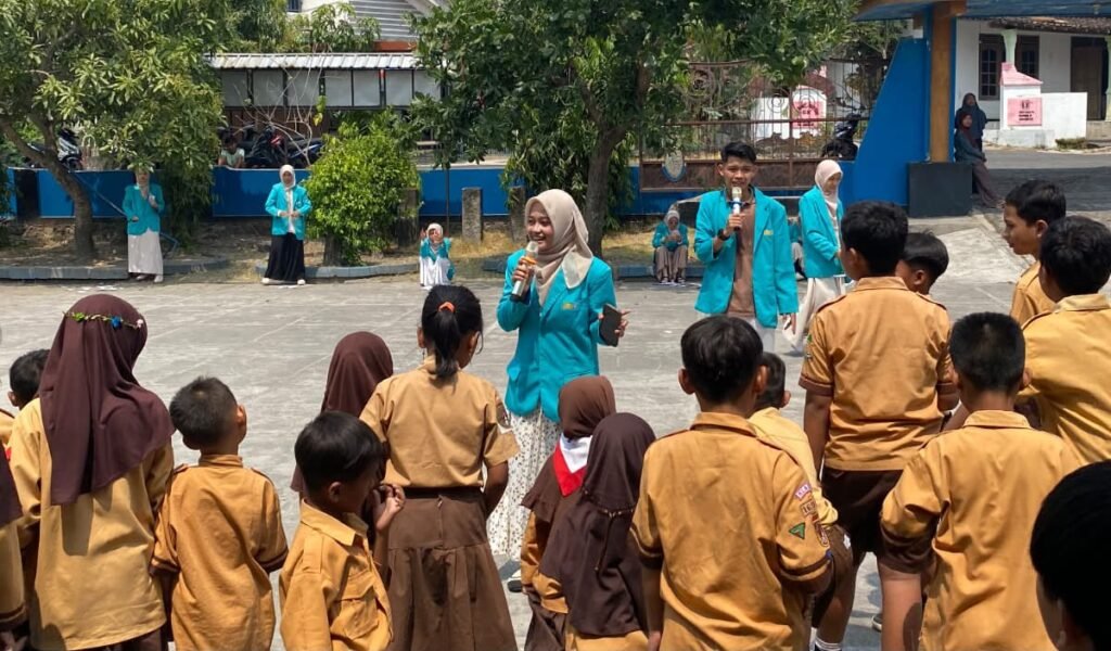 IMM Siti Munjiyah UMS Bekali Siswa SD Kesiapsiagaan Banjir