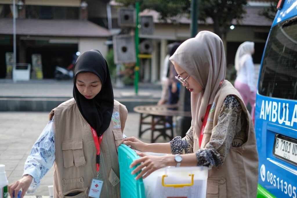 Rumah Sakit UMS A.R. Fachrudin mendukung penyelenggaraan SoloRUNity – Run for Gaza 2026 dengan menyiagakan tim medis untuk membantu menjaga keselamatan peserta. Kegiatan yang menggabungkan olahraga dan solidaritas kemanusiaan tersebut berlangsung Minggu (11/10/2026), dengan titik start di Balai Kota Surakarta.